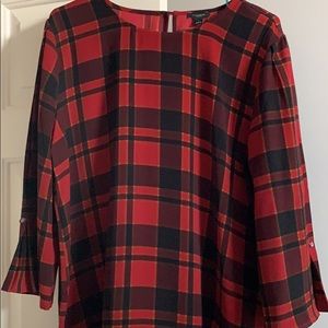 Ladies L 3/4 sleeve blouse. Bell sleeves with pleat & button.